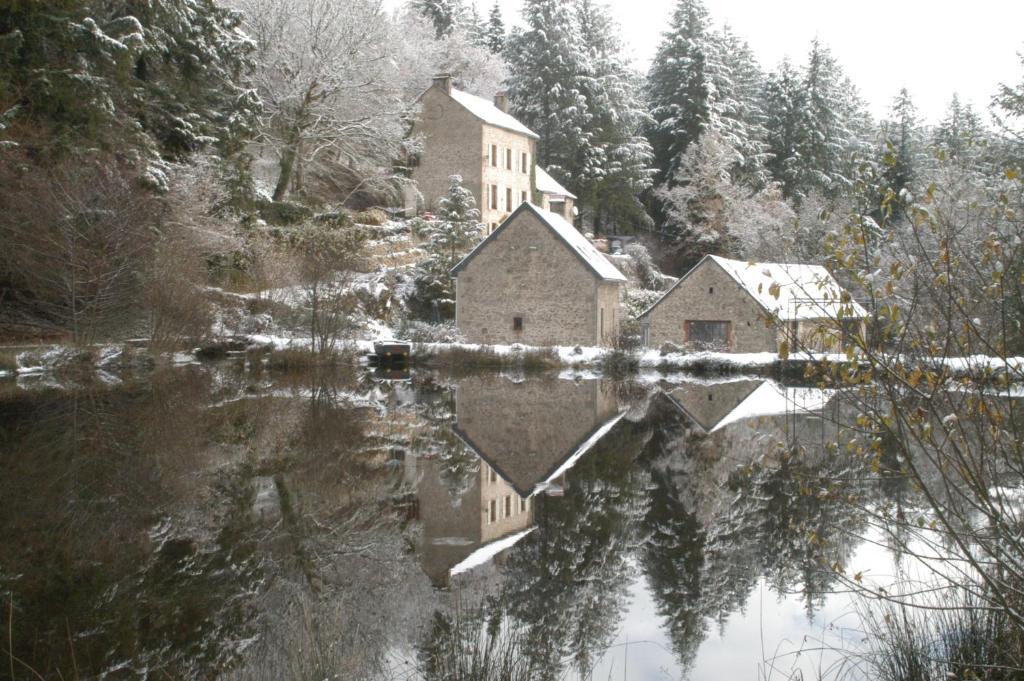 Le Moulin Des Farges Bed & Breakfast Meymac Dış mekan fotoğraf