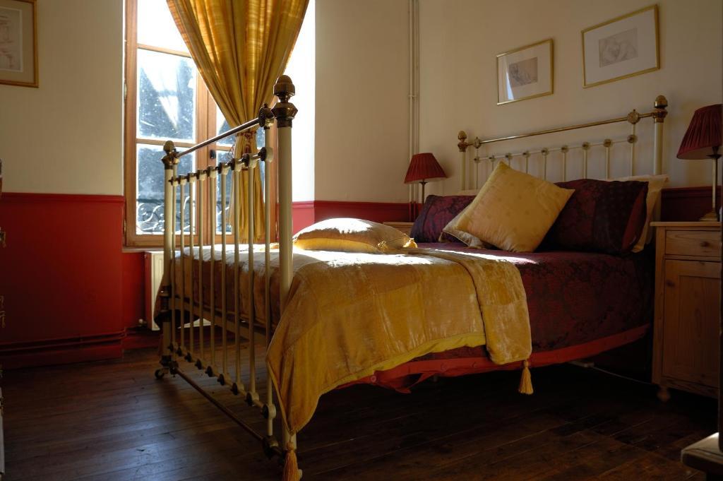 Le Moulin Des Farges Bed & Breakfast Meymac Oda fotoğraf